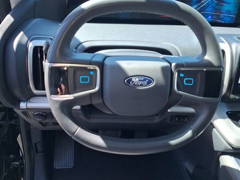 Used 2025 Ford Expedition Active AWD/4WD image 17