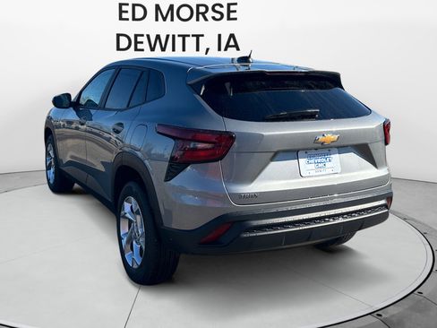 Used 2025 Chevrolet Trax LS w/ LS Convenience Package image 3