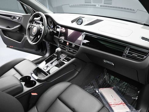 New 2026 Porsche Macan AWD/4WD image 22