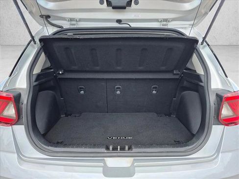Used 2021 Hyundai Venue SE FWD image 6