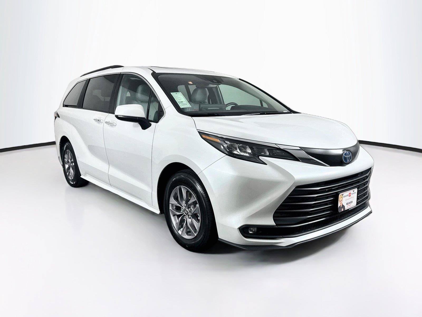 Certified 2025 Toyota Sienna XLE FWD image 10