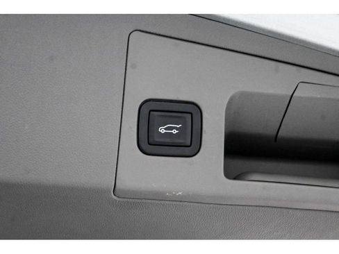 Used 2017 Cadillac XT5 Luxury w/ Driver Awareness Package image 54