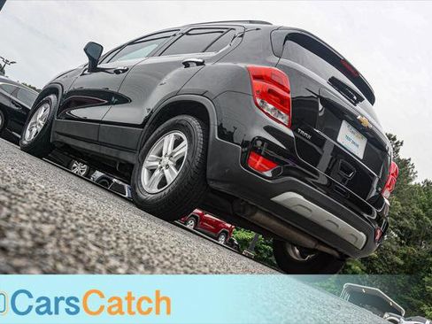 Used 2020 Chevrolet Trax LT w/ LT Convenience Package FWD image 5