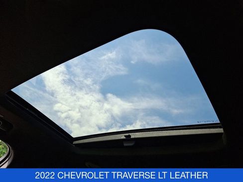 Used 2022 Chevrolet Traverse LT w/ LT Premium Package image 17