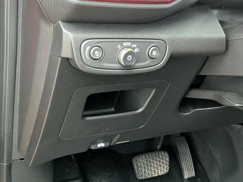 Used 2021 Chevrolet TrailBlazer RS w/ Technology Package AWD/4WD image 14