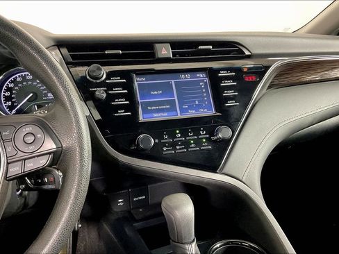 Used 2019 Toyota Camry LE image 9
