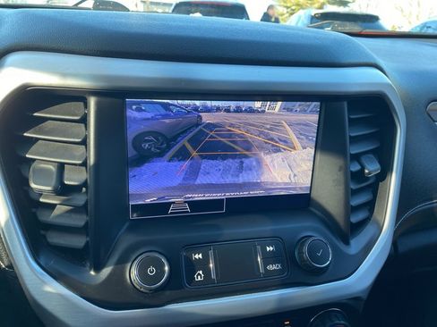 Used 2020 GMC Acadia SLE image 11