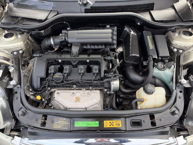 Used 2010 MINI Cooper Convertible w/ Cold Weather Pkg FWD image 27