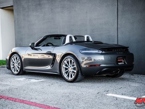 Used 2021 Porsche 718 Boxster image 10