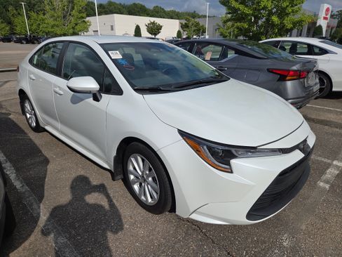 Used 2026 Toyota Corolla LE w/ LE Premium Package FWD image 1