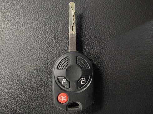 Used 2017 Ford Escape SE w/ SE Sport Appearance Package image 32