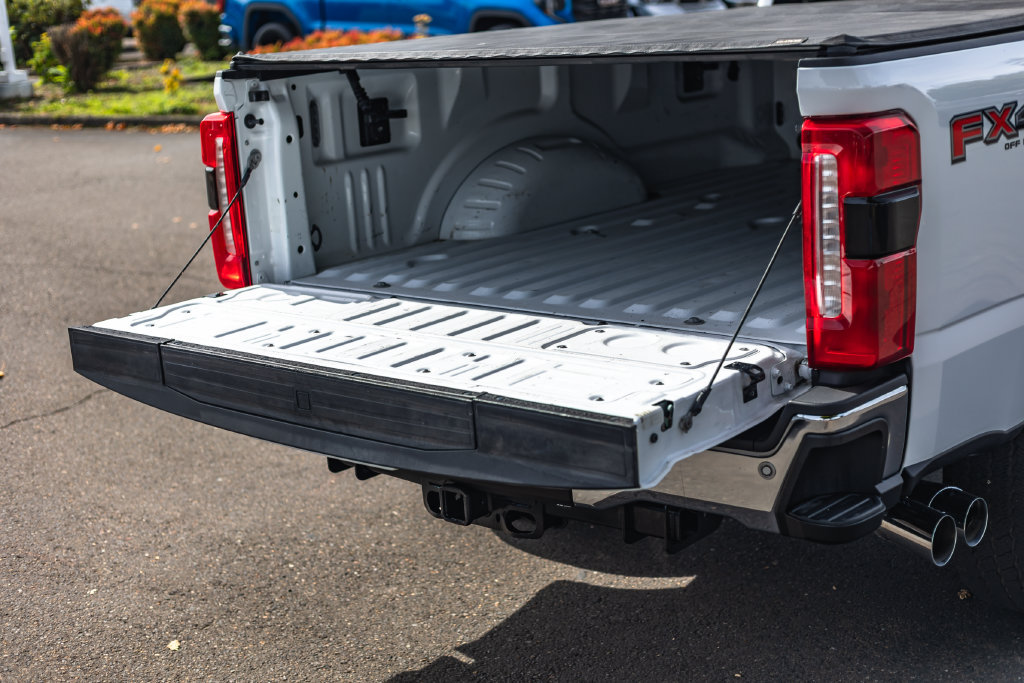 Used 2023 Ford F350 Lariat w/ Lariat Ultimate Package AWD/4WD image 10