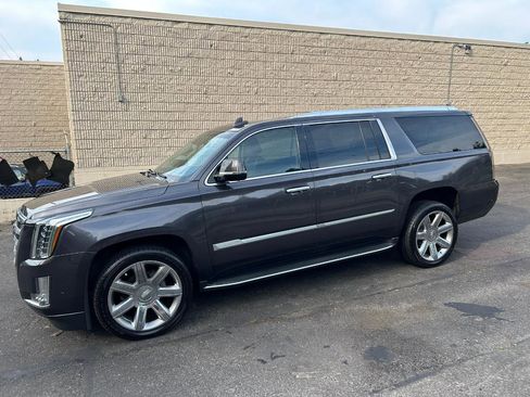 Used 2018 Cadillac Escalade ESV Luxury AWD/4WD image 8