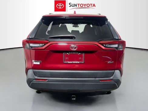 Used 2019 Toyota RAV4 XLE FWD image 5
