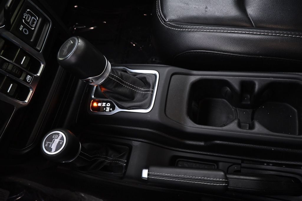Used 2023 Jeep Wrangler Unlimited Sahara AWD/4WD image 33