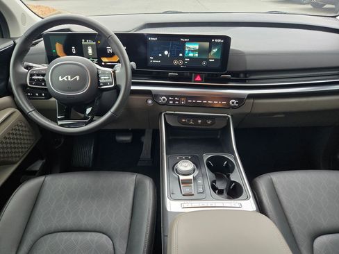 Certified 2025 Kia Carnival LXS image 12