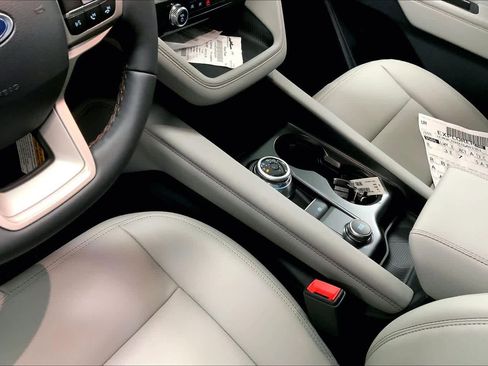 New 2026 Ford Explorer Active w/ Active Comfort Package image 6