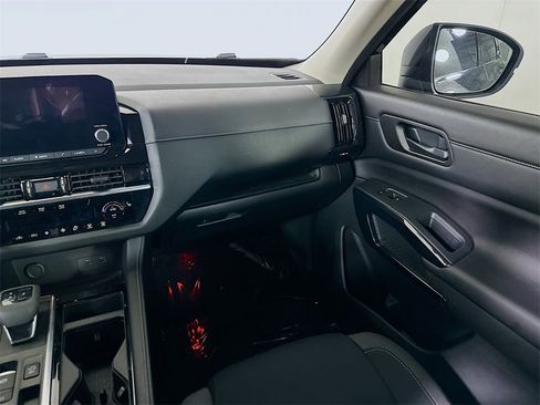 Used 2023 Nissan Pathfinder SV image 20