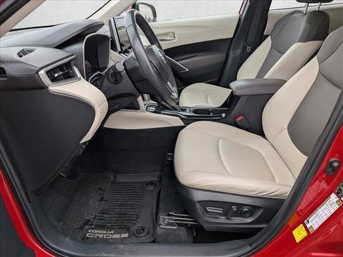 Used 2024 Toyota Corolla Cross XLE image 16