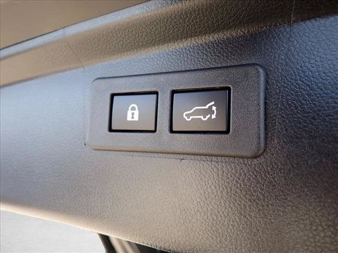 Used 2025 Subaru Outback Premium AWD/4WD image 9