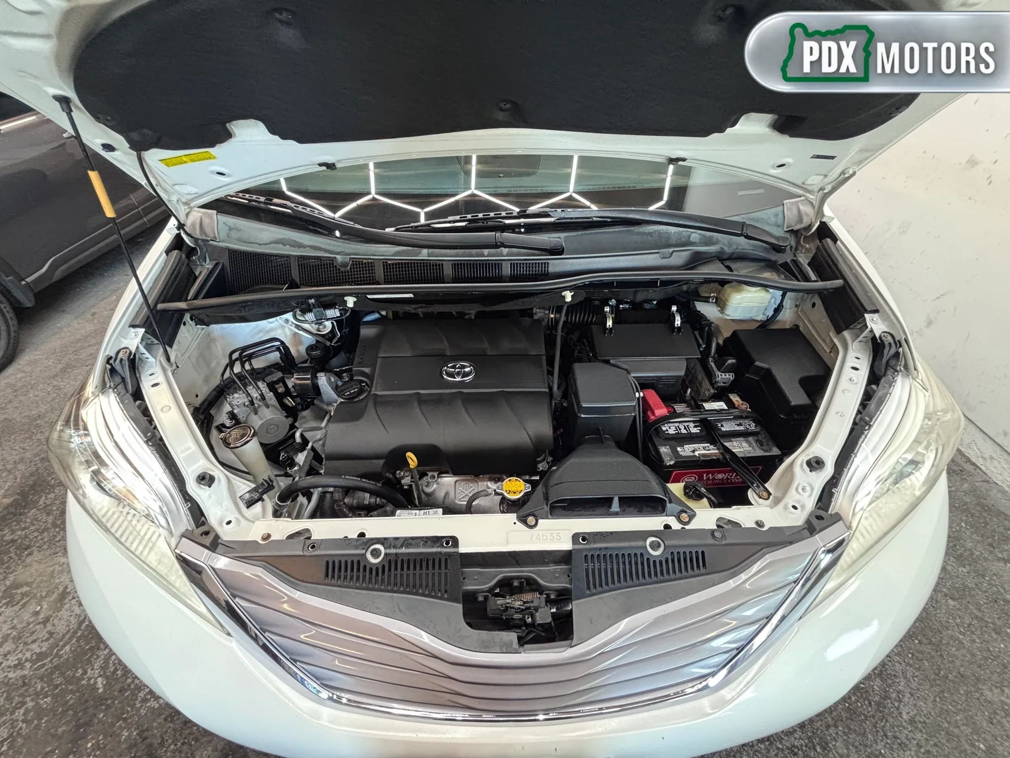 Used 2015 Toyota Sienna XLE w/ XLE Navigation Package FWD image 28