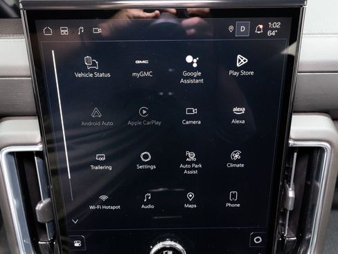 Used 2025 GMC Yukon Denali image 17