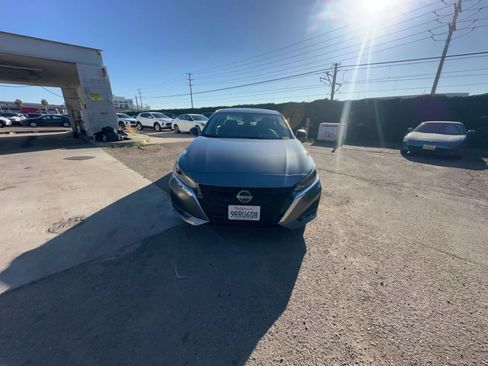 Used 2025 Nissan Altima 2.5 SV image 16