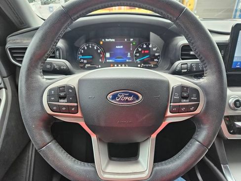 Used 2022 Ford Explorer XLT w/ Equipment Group 202A RWD image 9