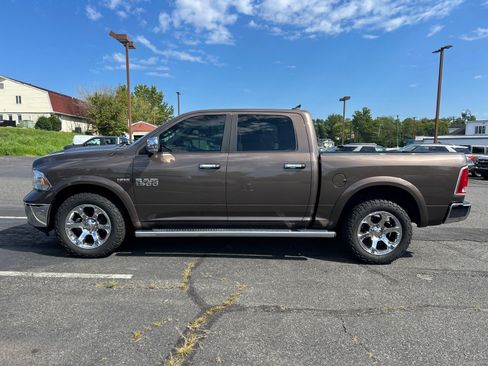 Used 2018 RAM 1500 Laramie w/ Convenience Group AWD/4WD image 9