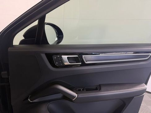 Used 2023 Porsche Cayenne GTS image 19
