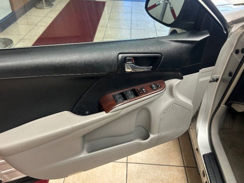 Used 2013 Toyota Camry XLE image 6