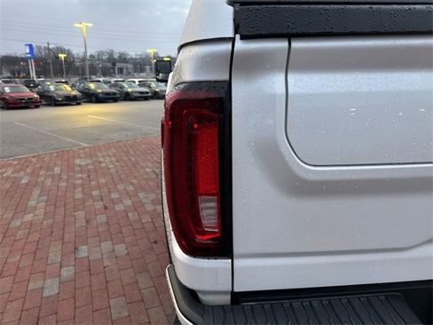 Used 2022 GMC Sierra 2500 Denali w/ Denali Ultimate Package image 9