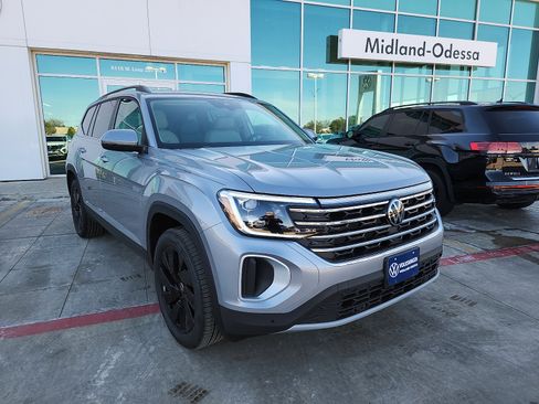 New 2026 Volkswagen Atlas SE image 1