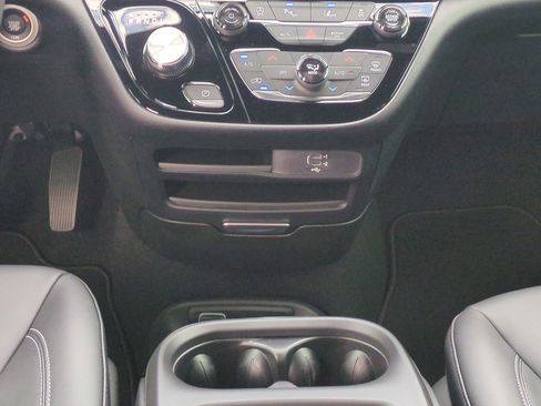 New 2026 Chrysler Voyager LX image 18