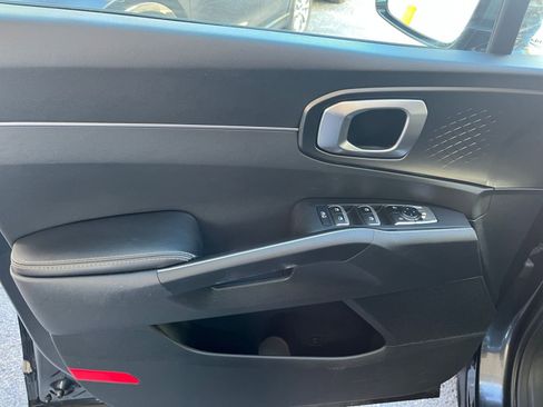 Used 2024 Kia Sorento S image 21