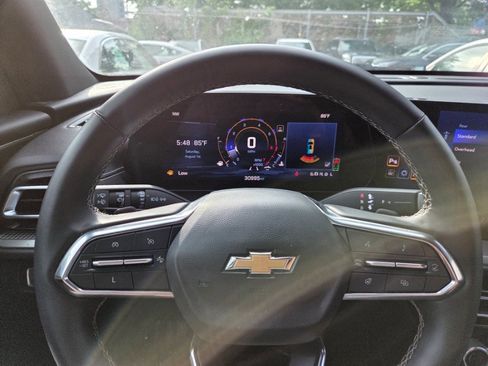 Used 2024 Chevrolet Traverse LT FWD image 8