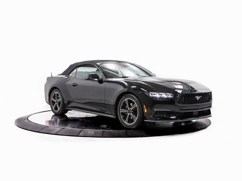 Used 2024 Ford Mustang Convertible image 9