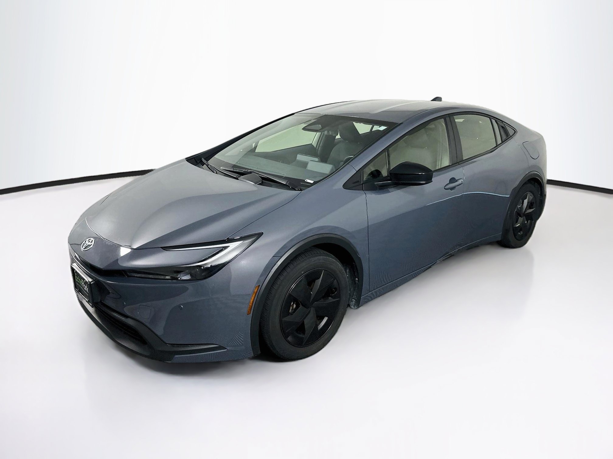 Used 2025 Toyota Prius LE FWD image 3