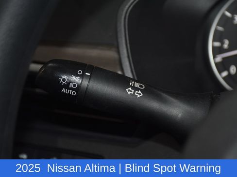 Used 2025 Nissan Altima 2.5 SV FWD image 10