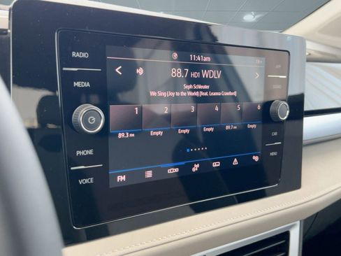 New 2026 Volkswagen Taos SE image 23