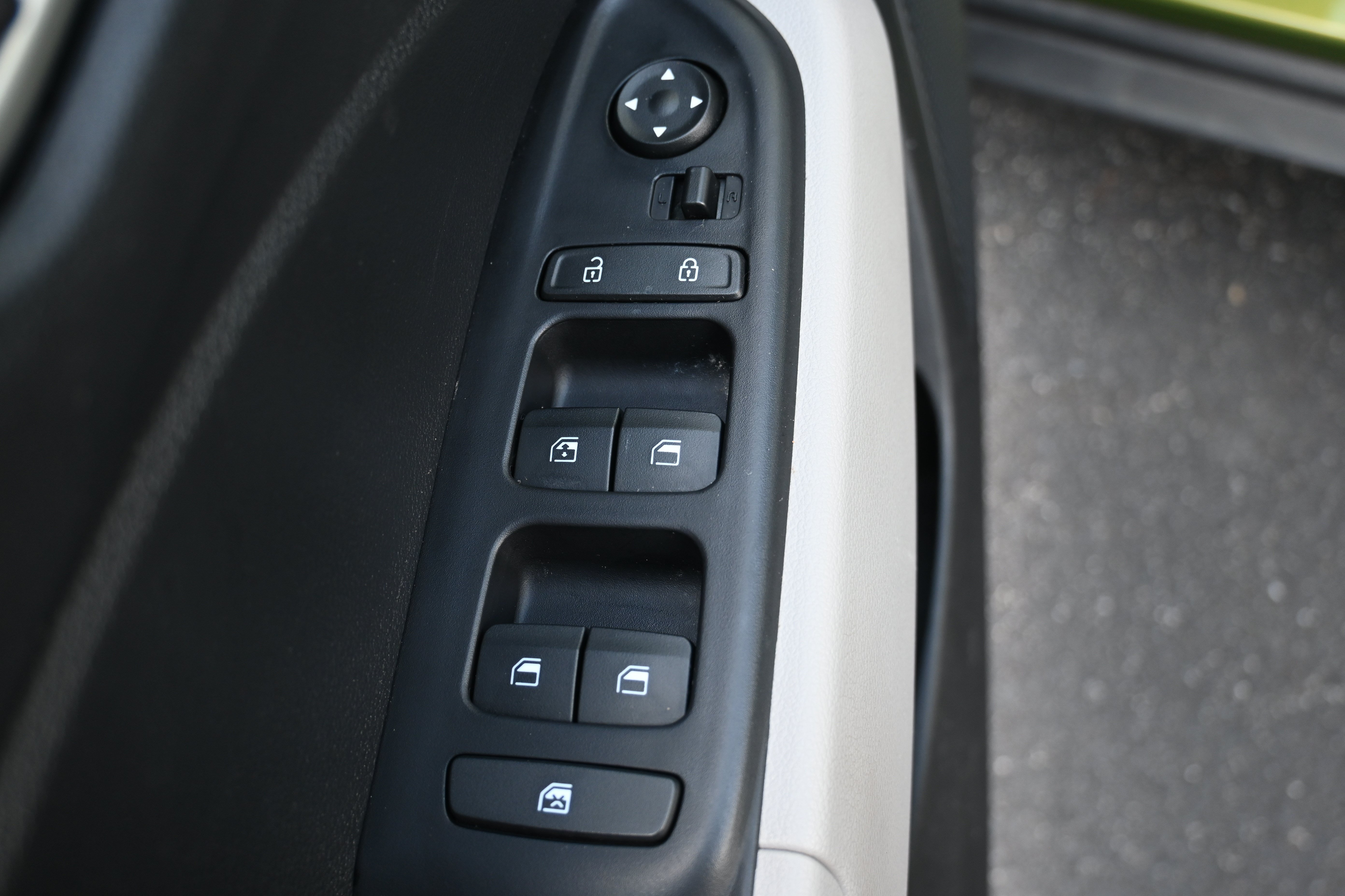 Used 2024 Hyundai Venue SEL FWD image 15