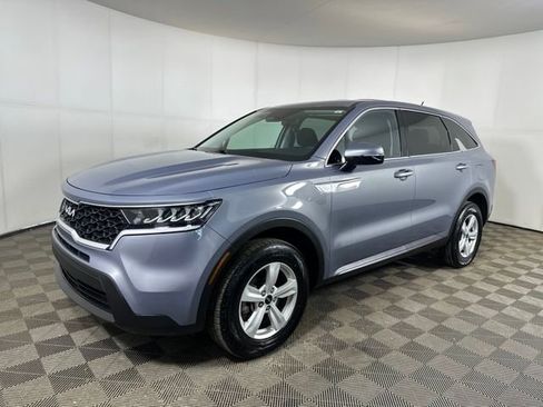 Used 2023 Kia Sorento LX image 7