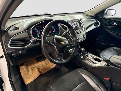 Used 2016 Chevrolet Malibu LT image 10