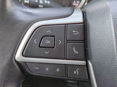 Used 2023 Toyota Highlander XLE image 25