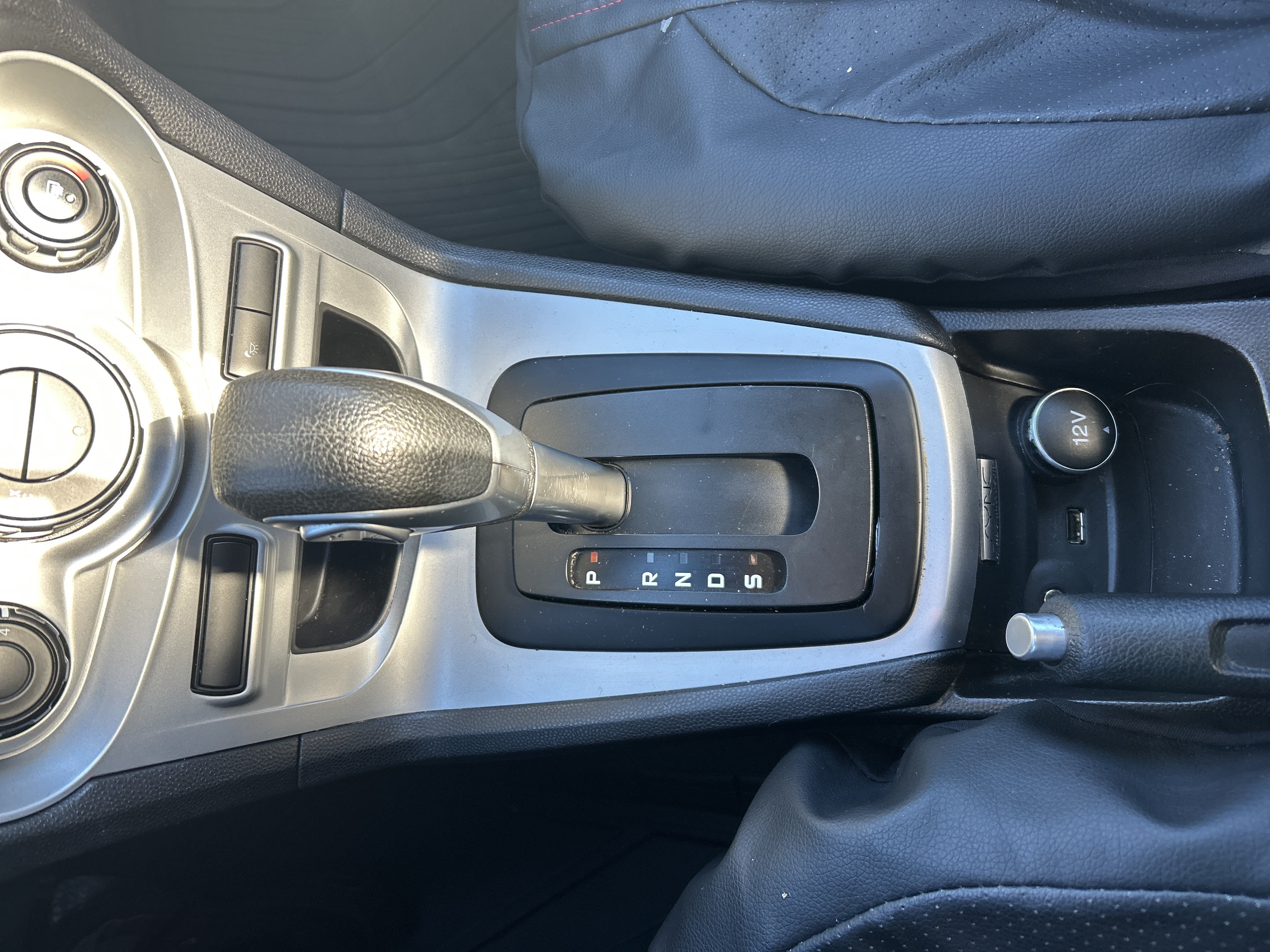 Used 2014 Ford Fiesta SE FWD image 16