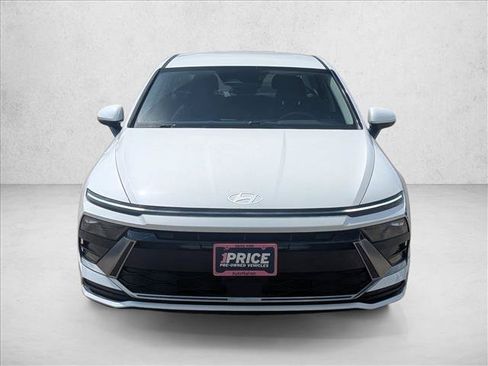 Used 2025 Hyundai Sonata SEL FWD image 2