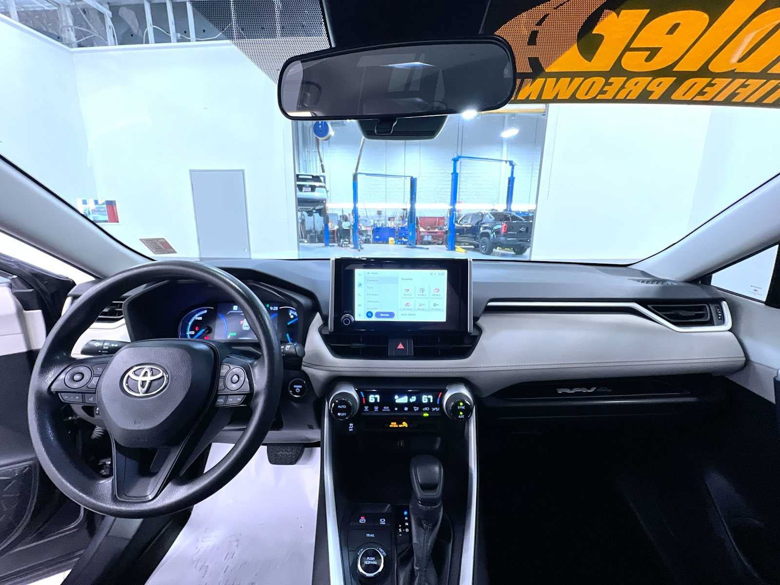 Used 2024 Toyota RAV4 XLE AWD/4WD image 23