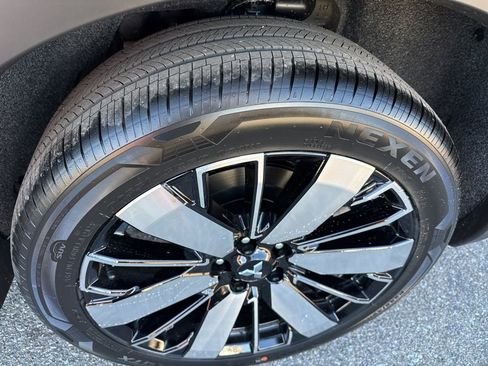 New 2025 Mitsubishi Outlander SE image 12