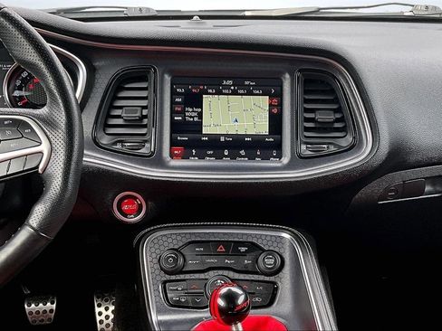 Used 2018 Dodge Challenger SRT image 9