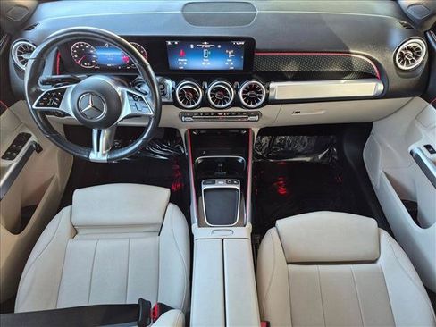 Used 2025 Mercedes-Benz GLB 250 4MATIC image 18